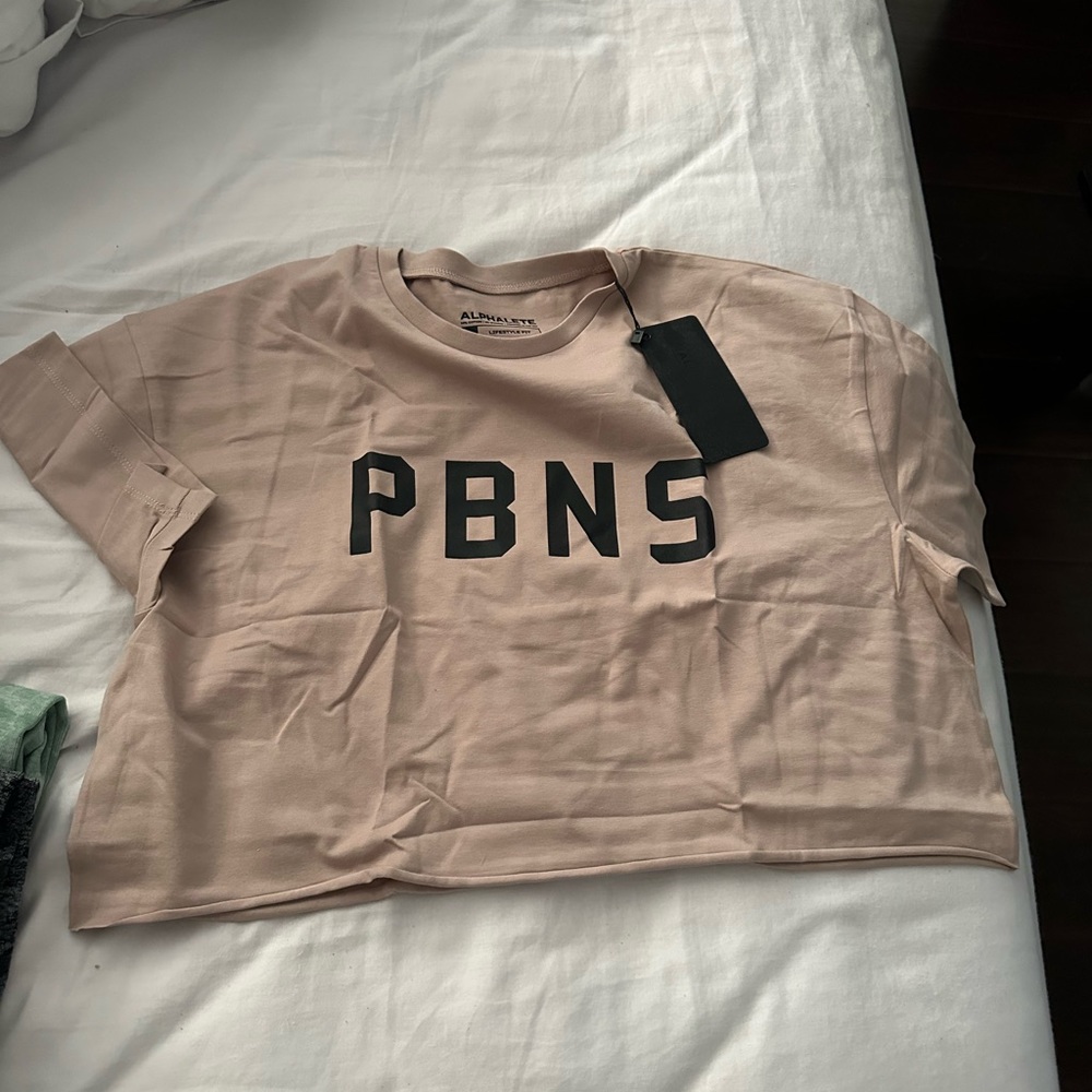 Alphalete cropped top pbns